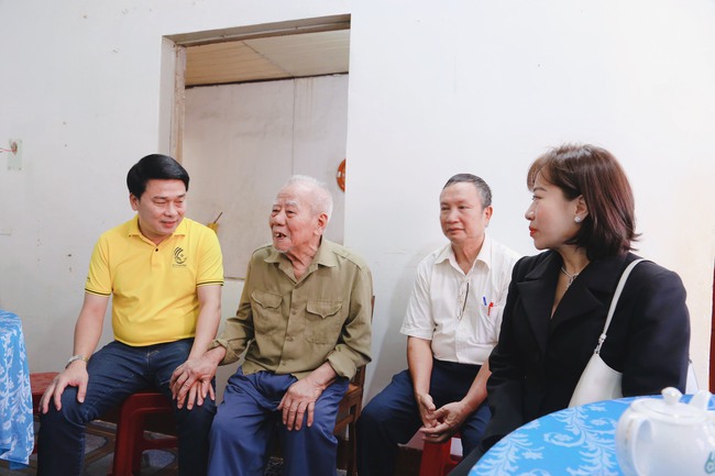 Thương binh Trần Văn Lạng gửi lời cảm ơn đến với đơn vị tài trợ và chính quyền địa phương.