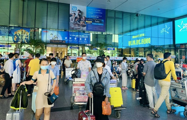 Tăng cường bay đêm tại sân bay Tân Sơn Nhất phục vụ cao điểm Tết - Ảnh 3.