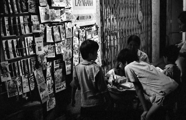 Xúc động với loạt ảnh đen trắng về Hà Nội năm 1989 - Ảnh 11.