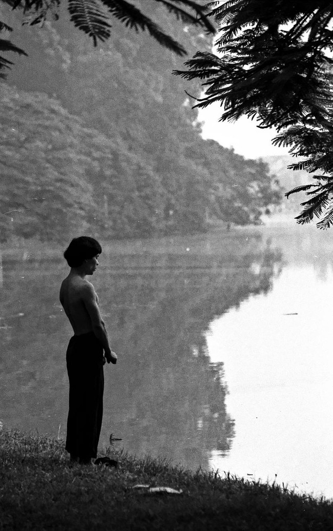 Xúc động với loạt ảnh đen trắng về Hà Nội năm 1989 - Ảnh 14.