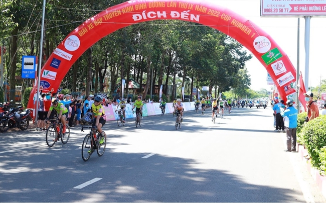 Cùng Number 1 Chanh, Dâu chinh phục 85 km chặng 3 Giải xe đạp truyền hình Bình Dương - Ảnh 3.