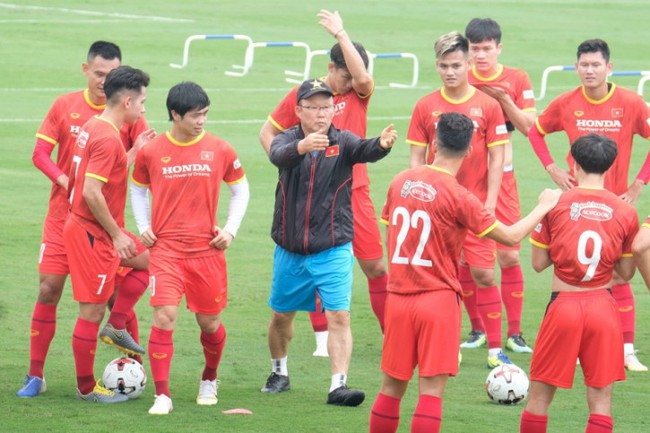 Choáng váng: ĐT Việt Nam thi đấu ở AFF Cup còn đáng sợ hơn Ngoại hạng Anh - Ảnh 2.