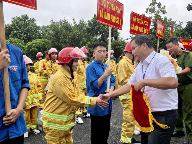 Quận Ba Đình: Nâng cao năng lực phòng cháy chữa cháy cho cơ sở, người dân - Ảnh 2.