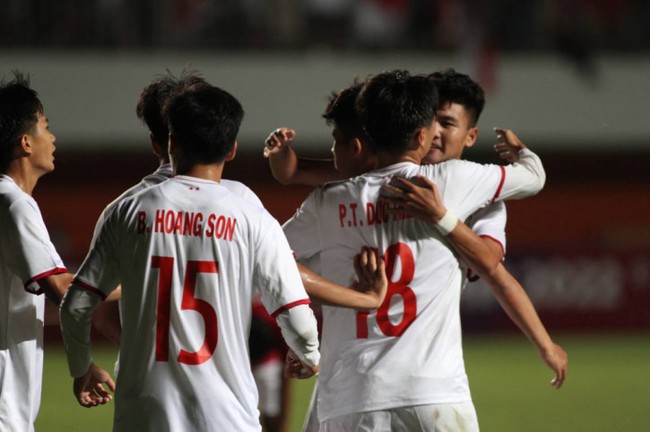 Thua ngược U16 Indonesia, HLV U16 Việt Nam bức xúc về trọng tài - Ảnh 1.