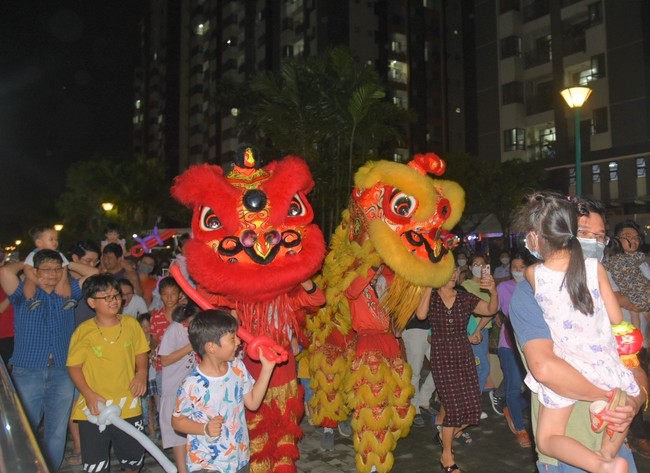 Rộn ràng “Cổ Tích Đêm Trăng” tại các khu căn hộ của Him Lam Land - Ảnh 1.