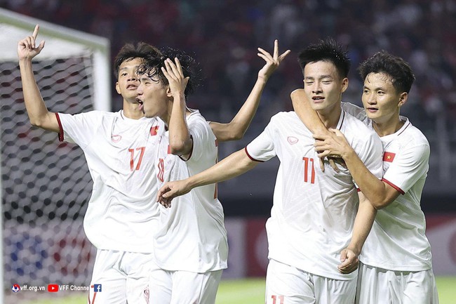 Cầu thủ U20 Việt Nam ăn mừng khiến CĐV Indonesia phẩn nộ - Ảnh 1.