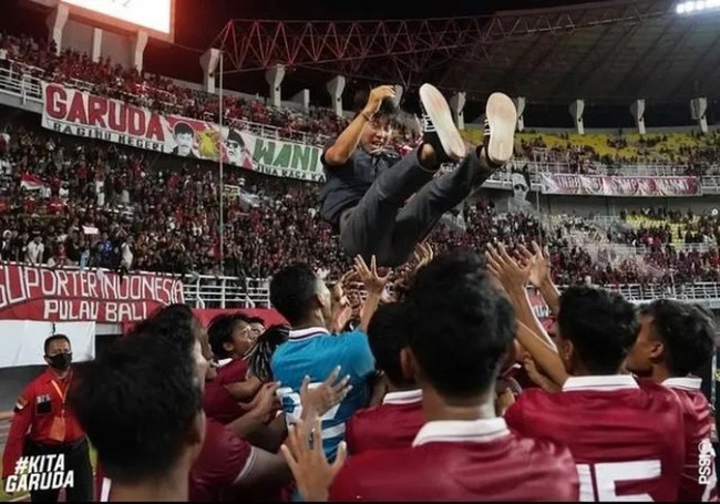 Vì sao chỉ thắng U20 Việt Nam, bóng đá Indonesia đã... &quot;mở hội&quot;? - Ảnh 1.