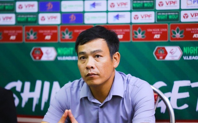 HLV Nguyễn Huy Hoàng: Cấm cầu thủ SLNA triệt hạ đối phương - Ảnh 1.