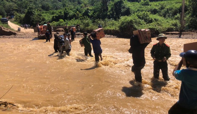 Mưa lũ kinh hoàng khiến huyện miền núi ở Nghệ An thiệt hại gấp 5 lần thu ngân sách cả năm - Ảnh 6.