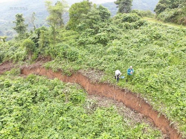 Lào Cai: Phát hiện vết nứt lớn trên taluy dương tỉnh lộ 156B  - Ảnh 1.