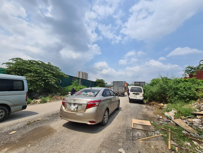 Bãi xe trái phép hoạt động rầm rộ tại Thanh Trì (Hà Nội), chính quyền nói sẽ di dời - Ảnh 3.