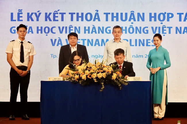 Vietnam Airlines và Học viện Hàng không Việt Nam ký kết thỏa thuận hợp tác - Ảnh 1.