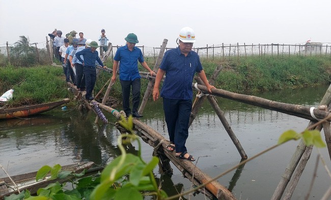 Bộ trưởng Lê Minh Hoan kiểm tra công tác phòng chống siêu bão Noru tại vùng biển TT-Huế  - Ảnh 1.