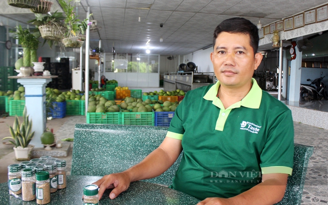 Anh Lê Minh Sang - Giám đốc HTX cây ăn quả Tân Mỹ cho rằng muốn làm nông nghiệp, trước hết phải có đam mê. Ảnh: Nguyên Vỹ
