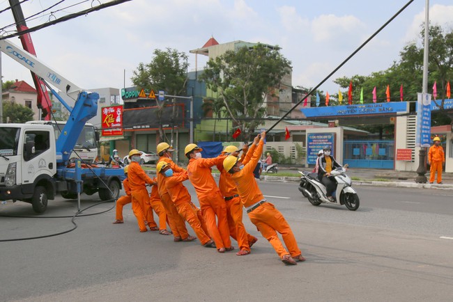 Tổng công ty Điện lực miền Trung tập trung toàn lực, khẩn trương ứng phó bão Noru - Ảnh 4.