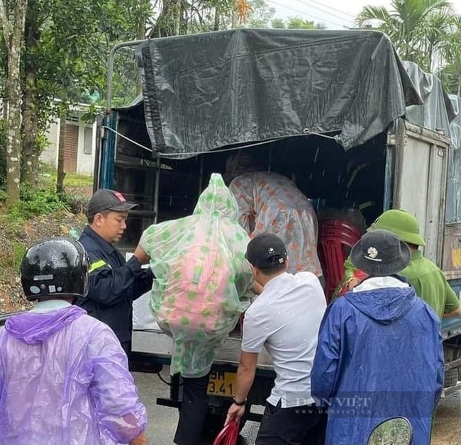 Đà Nẵng vận động bà con Hrê ra khỏi rừng, di dời người dân Tà Lang - Giàn Bí đến nơi an toàn - Ảnh 2.