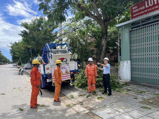 Tổng công ty Điện lực miền Trung tập trung toàn lực, khẩn trương ứng phó bão Noru - Ảnh 3.