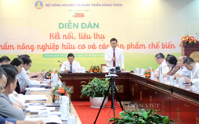 Diễn đàn Kết nối, tiêu thụ sản phẩm nông nghiệp hữu cơ và các sản phẩm chế biến do Bộ NNPTNT, Báo Nông nghiệp Việt Nam phối hợp tổ chức tại TP.HCM, ngày 28/9. Ảnh: Trần Khánh