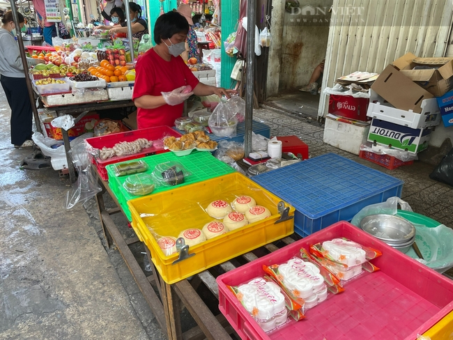 Chợ Thủ Đô cũng có nhiều loại bánh nổi tiếng: bánh tổ, bánh quy, bánh da lợn...