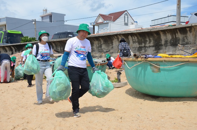 C.P. Việt Nam tham gia chiến dịch làm sạch bãi biển, góp phần giảm thiểu rác thải đại dương - Ảnh 3.