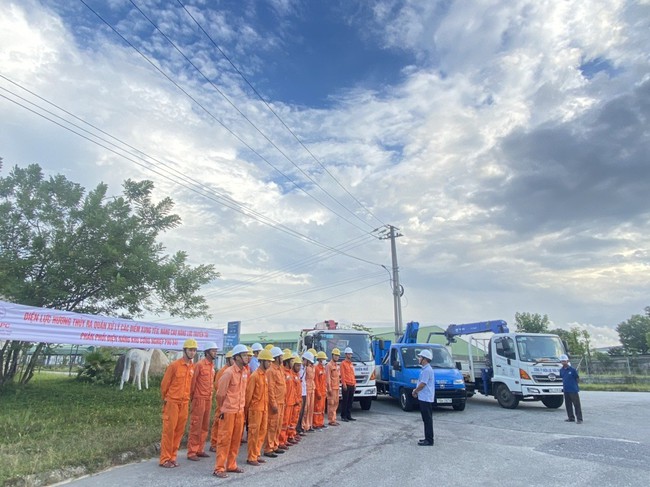 Điện lực Thừa Thiên Huế đảm bảo cấp điện an toàn, ổn định cho Khu công nghiệp Phú Bài - Ảnh 1.