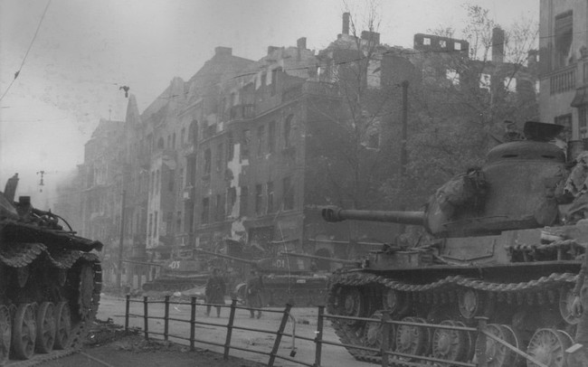 Trận chiến Berlin trong Thế chiến 2 đẫm máu thế nào? - Ảnh 2.