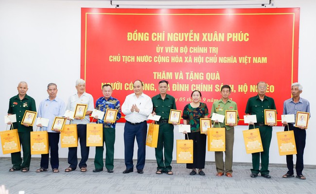 Chủ tịch nước Nguyễn Xuân Phúc trao tặng 100 nhà tình nghĩa cho hộ nghèo tại Nghệ An - Ảnh 3.