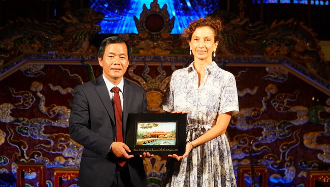 Tổng giám đốc UNESCO thăm di tích Huế: “Tôi ngưỡng mộ đất nước Việt Nam hàng ngàn năm văn hiến” - Ảnh 4.