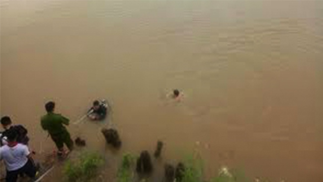 Vĩnh Long: Hai bé trai tử vong do đuối nước ở con sông trước nhà - Ảnh 1.