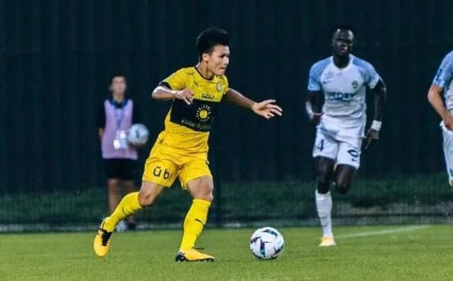 Chuyên gia Pháp chỉ ra điểm yếu của Quang Hải tại Pau FC - Ảnh 1.