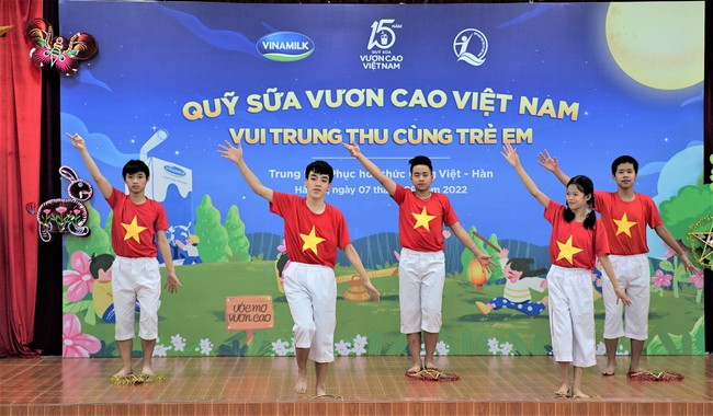 Thêm một mùa trung thu ấm áp trong hành trình 15 năm của Quỹ sữa Vươn cao Việt Nam - Ảnh 2.