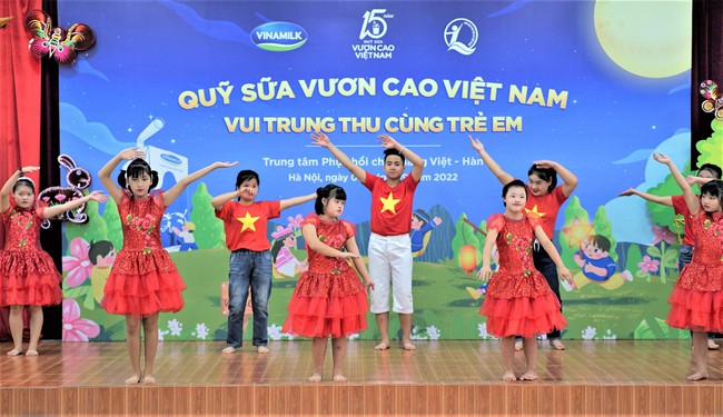 Thêm một mùa trung thu ấm áp trong hành trình 15 năm của Quỹ sữa Vươn cao Việt Nam - Ảnh 3.
