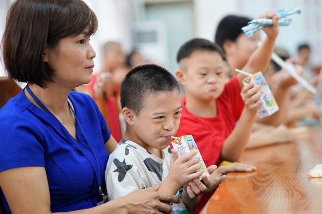 Thêm một mùa trung thu ấm áp trong hành trình 15 năm của Quỹ sữa Vươn cao Việt Nam - Ảnh 4.