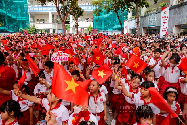 Hà Nội dự kiến chi hơn 1.130 tỷ để hỗ trợ học phí năm học 2022-2023 - Ảnh 1.