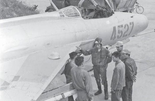 Trận oanh tạc khủng khiếp của Không quân Việt Nam trên đất Lào - Ảnh 4.