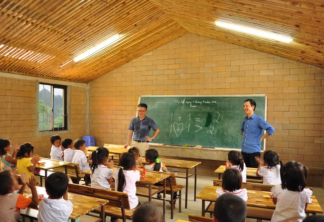 xuan/Người xây trường như thể trồng hoa - Ảnh 1.