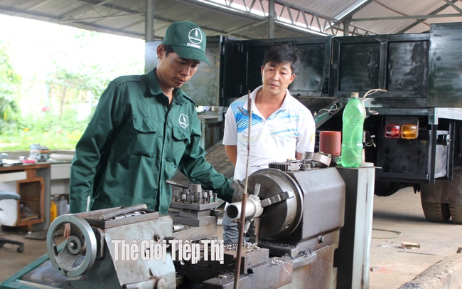 Công nhân chế tạo cơ khí tại một doanh nghiệp trên địa bàn tỉnh Đồng Nai. Trần Khánh