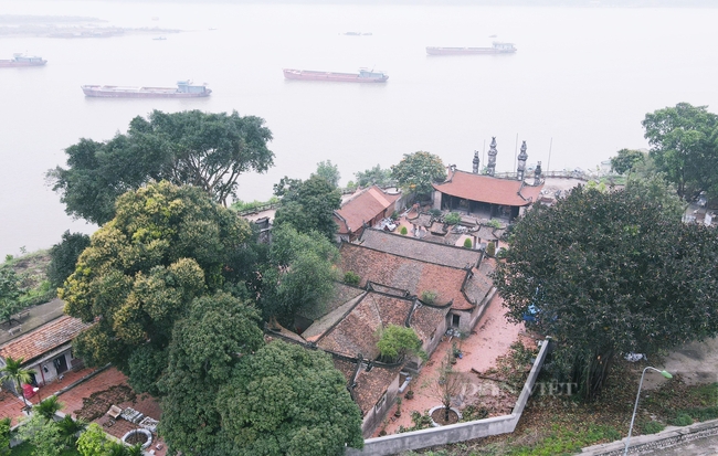 tat/Sông Cái trước ngực làng - Ảnh 1.