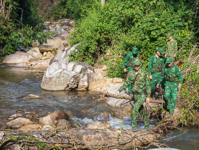 tat/Lính biên phòng nơi thượng nguồn sông Mã - Ảnh 1.