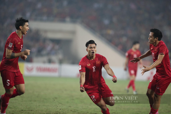Tại sao khi đang bị Thái Lan dẫn bàn, HLV Park Hang-seo lại chủ yếu thay thế hậu vệ? - Ảnh 1.