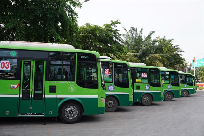 Người lao động, sinh viên nghỉ Tết, TP.HCM giảm hơn 51.000 chuyến xe buýt - Ảnh 1.