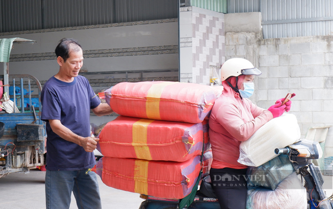 Mùa tết 2023, cơ sở bánh tráng Linh Tâm cung ứng từ 10-20 tấn bánh tráng mỗi ngày. Ảnh: Trần Khánh