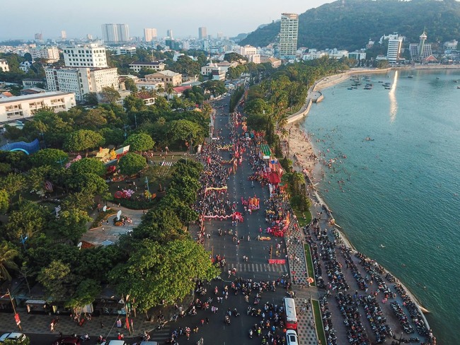 Bà Rịa - Vũng Tàu: Lượng khách đến vui chơi, tắm biển không nhiều như cùng kỳ trước dịch Covid-19 - Ảnh 2.