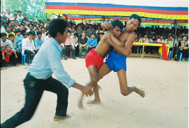 Sốc: Campuchia loại Muay Thái khỏi SEA Games 32, thay bằng “võ vườn” Kun Khmer  - Ảnh 2.