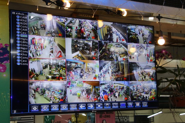 30 Tết, chợ du lịch lớn nhất Đà Nẵng chật kín du khách  - Ảnh 7.