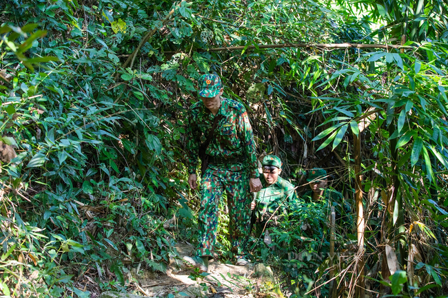 Cùng bộ đội biên phòng tuần tra biên giới Việt - Lào - Ảnh 8.