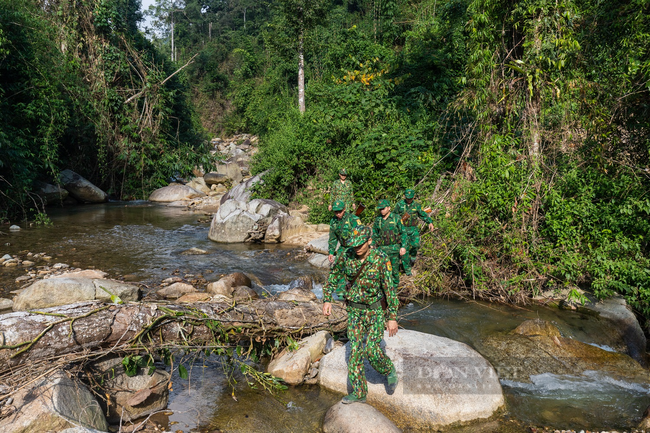 Cùng bộ đội biên phòng tuần tra biên giới Việt - Lào - Ảnh 11.