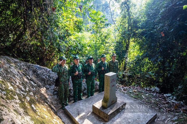 Cùng bộ đội biên phòng tuần tra biên giới Việt - Lào - Ảnh 12.