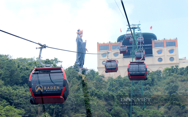Tuyến cáp treo mới kết nối từ chùa Bà lên đỉnh núi Bà Đen đã chính thức được vận hành từ ngày 1/1/2023. Ảnh: Trần Khánh