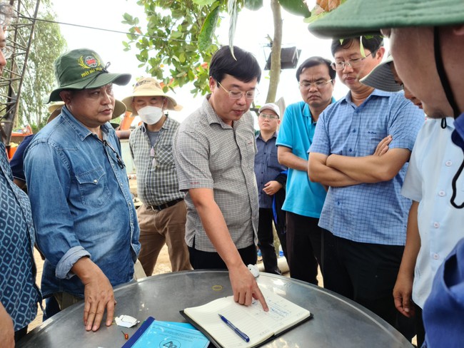 Thời gian giải cứu bé trai lọt vào trụ bê tông ở Đồng Tháp tiếp tục kéo dài, tính đến phương án khoan xoáy nước - Ảnh 3.